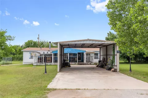 210 7th St, Blanket, TX 76432