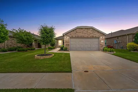 804 Hidden Eddy Dr, Mckinney, TX 75071
