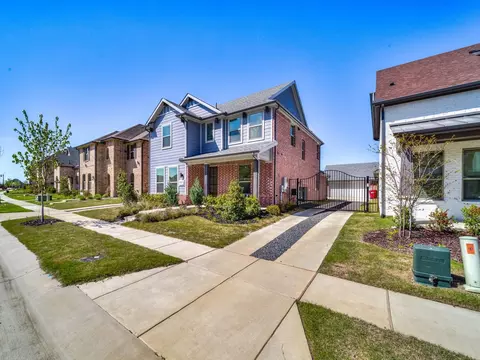 1820 Temple Hls, Van Alstyne, TX 75495