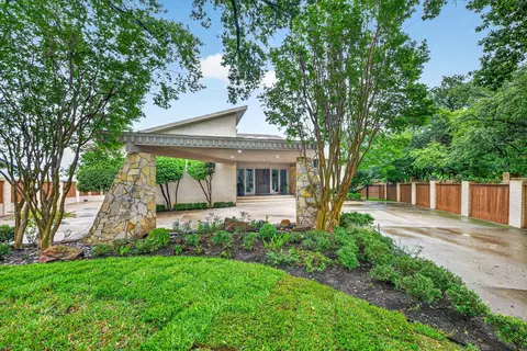 4 Lombardy Ct, Benbrook, TX 76132