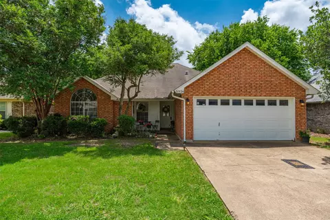 5916 Hillglen Dr, Watauga, TX 76148