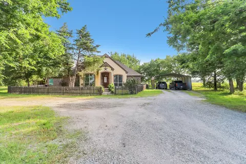 1468 County Road 4015, Savoy, TX 75479