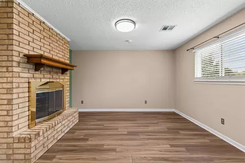 Living - 406 Cindy Ln, Lorena, TX 76655 photo 2 of 7