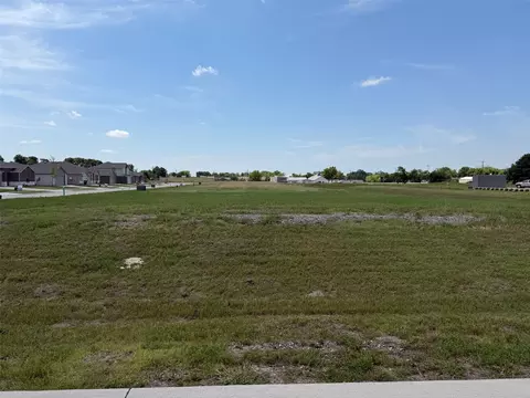 201 Nokita Dr, Leonard, TX 75452
