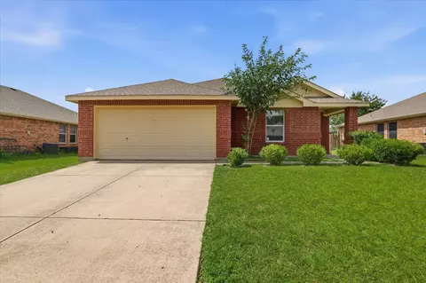 102 Pintail Ln, Sanger, TX 76266