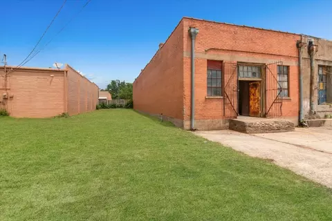 122 W Woodard St, Denison, TX 75021