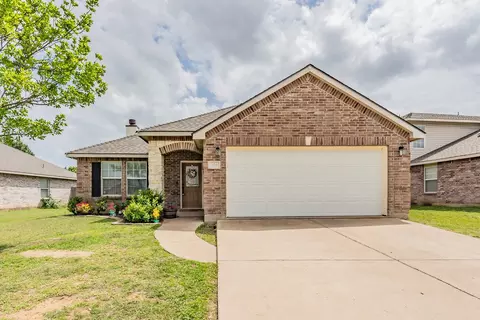 208 Weber River Trl, Fort Worth, TX 76140