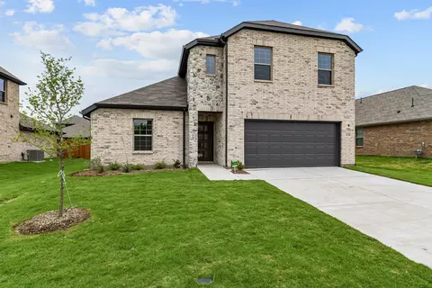 548 Stone Hollow Dr, Aubrey, TX 76227