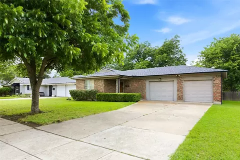 3712 Stadium Dr, Fort Worth, TX 76109