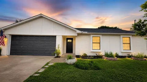 7806 Creek View Dr, Rowlett, TX 75089