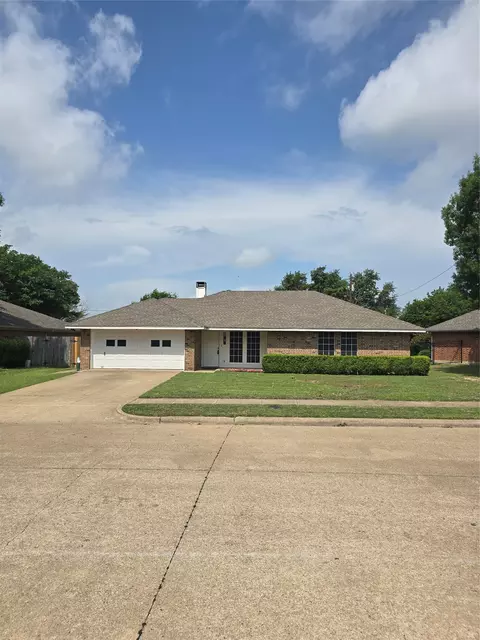 9 Marvin Gdns, Midlothian, TX 76065