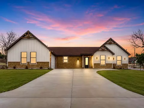 1101 Ajo Ct, Granbury, TX 76048