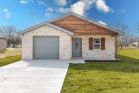 824 Buckboard Dr, De Leon, TX 76444