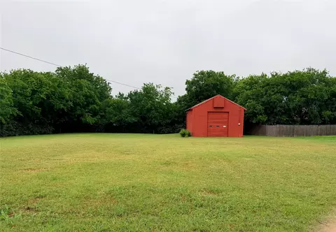208 Galia St, Bowie, TX 76230