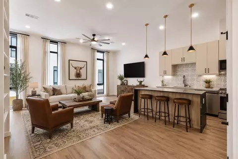 453 W Morphy St, Fort Worth, TX 76104