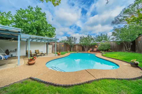 1605 Brighton Dr, Carrollton, TX 75007