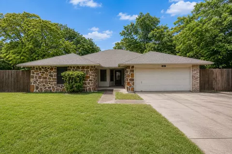 1001 Rosebud Dr, Azle, TX 76020