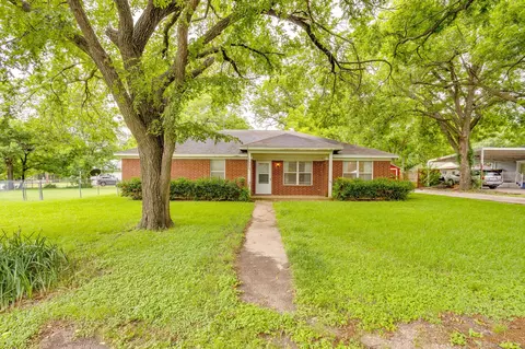 506 E Mcfarland St, Grandview, TX 76050