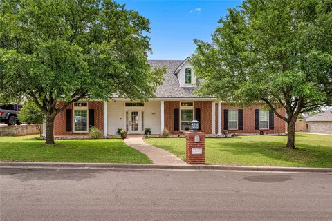 429 W Wall St, Hewitt, TX 76643