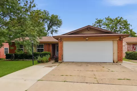 450 Price Dr, Lewisville, TX 75067
