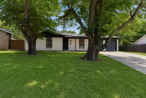 714 S Deerfield Cir, Arlington, TX 76015