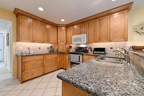 2954 Woodcroft Cir, Carrollton, TX 75006