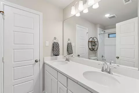 Bath - 830 Dover Dr, Prosper, TX 75078 photo 5 of 5