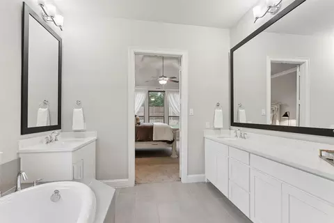 Bath - 830 Dover Dr, Prosper, TX 75078 photo 3 of 5
