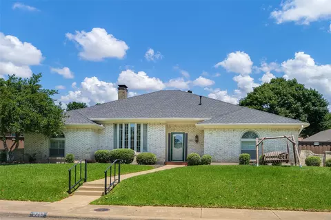 9233 Middle Glen Dr, Dallas, TX 75243