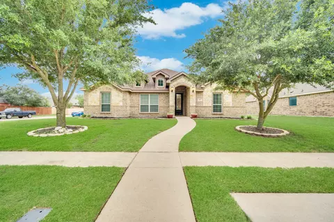201 Winters Edge Dr, Red Oak, TX 75154