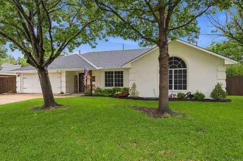 202 Colonial Hts, Sanger, TX 76266