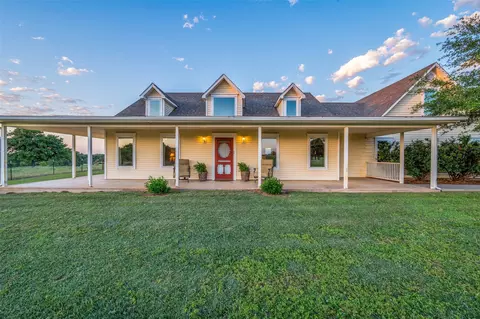 2932 S Johnson Loop, Montague, TX 76251