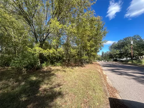11 Bayshore Dr, Athens, TX 75752