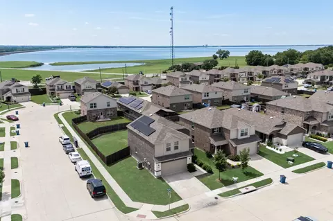 1614 Petrolia Dr, Forney, TX 75126