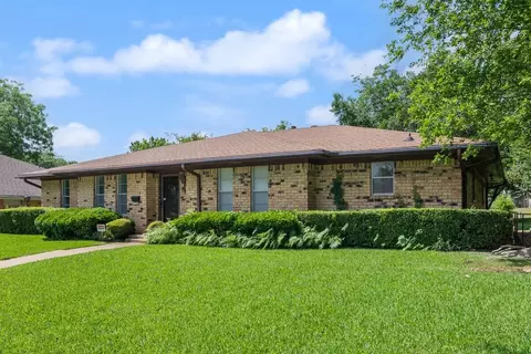 135 S Capri Dr, Duncanville, TX 75116