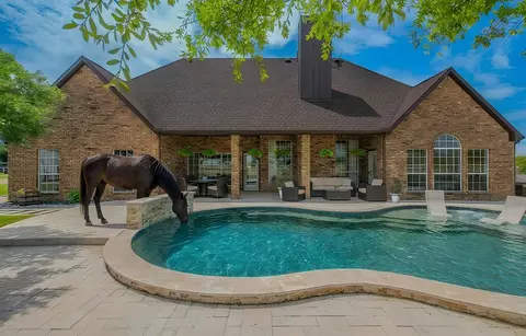 13507 Friendship Rd, Pilot Point, TX 76258