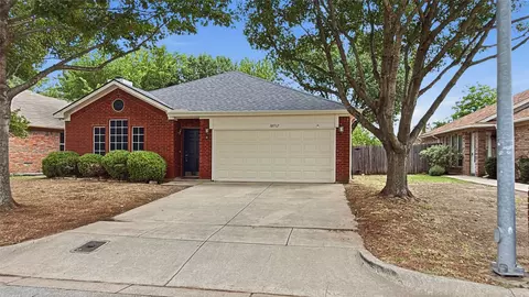 10517 Fossil Hill Dr, Fort Worth, TX 76131