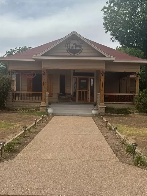 400 Cain St, Quanah, TX 79252