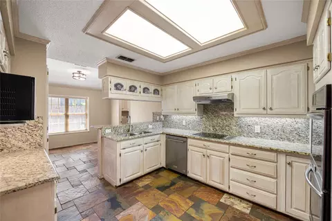 Kitchen - 329 Hideaway Ln E, Hideaway, TX 75771 photo 2 of 4