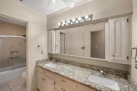 Bath - 329 Hideaway Ln E, Hideaway, TX 75771 photo 2 of 2