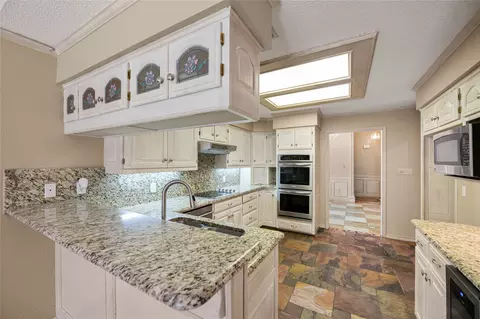 Kitchen - 329 Hideaway Ln E, Hideaway, TX 75771 photo 4 of 4