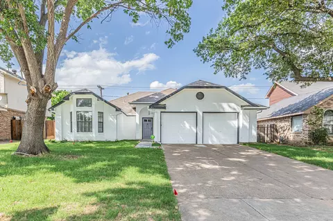 2850 Fenwick St, Grand Prairie, TX 75052