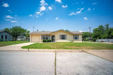 5245 Ira St N, Haltom City, TX 76117