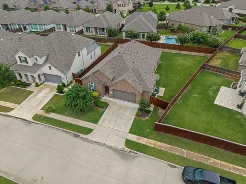 3912 Primrose Dr, Aubrey, TX 76227