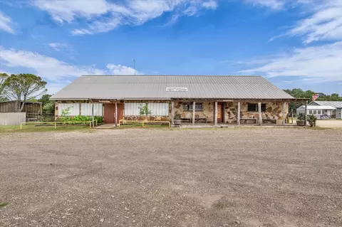 4553 Lake Felton Pkwy, Hallsburg, TX 76705