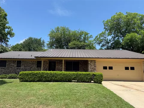 2545 Phelps St, Stephenville, TX 76401