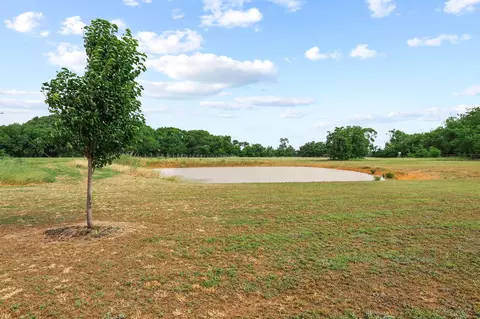 1350 County Rd 4040 Rd, Ector, TX 75439