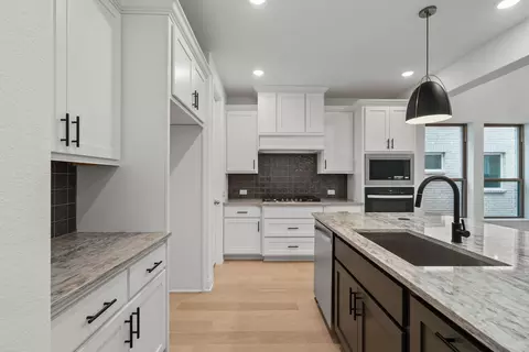 Kitchen - 624 Dublin Dr, Celina, TX 75009 photo 3 of 6
