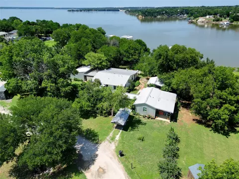 302 Collum Dr, Lake Bridgeport, TX 76426