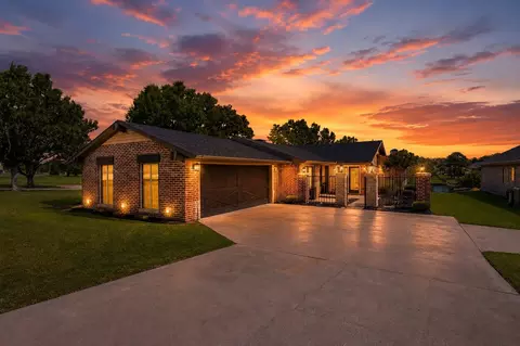 533 Kiowa Dr W, Gainesville, TX 76240